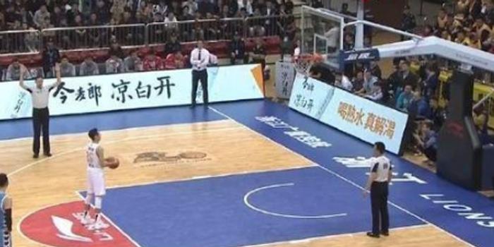  都灵,主场遭遇争议判罚憾负拉齐奥  