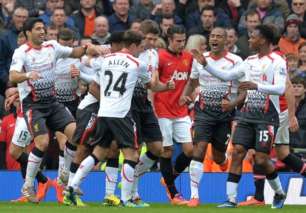  曼彻斯特德比火药味浓，红黄牌频现改变比赛进程